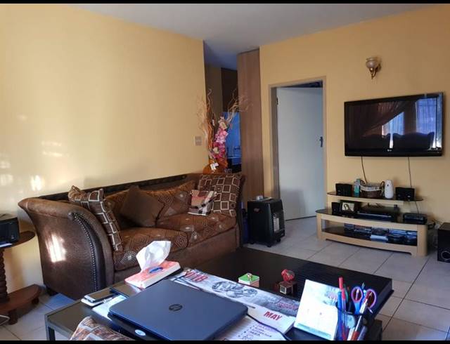 2 BEDROOM PROPERTY TO RENT IN CLUBVIEW